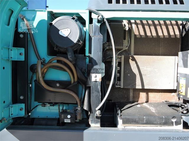 Excavatrice à chaînes KOBELCO SK210