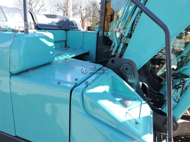 Excavatrice à chaînes KOBELCO SK210