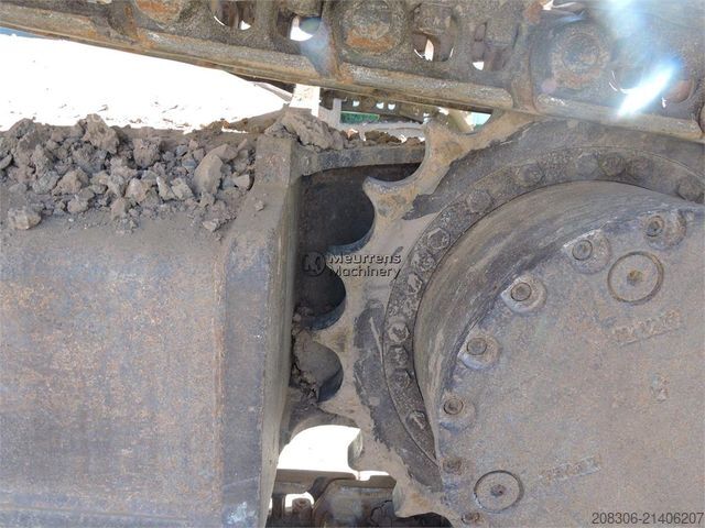 Excavatrice à chaînes KOBELCO SK210