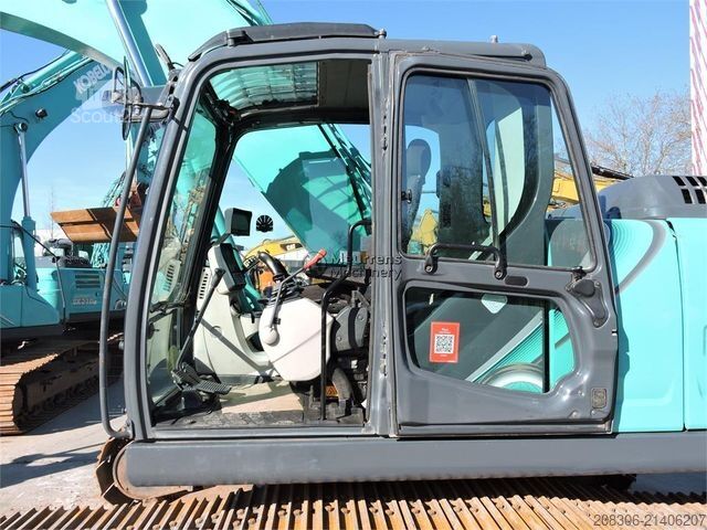 Excavatrice à chaînes KOBELCO SK210