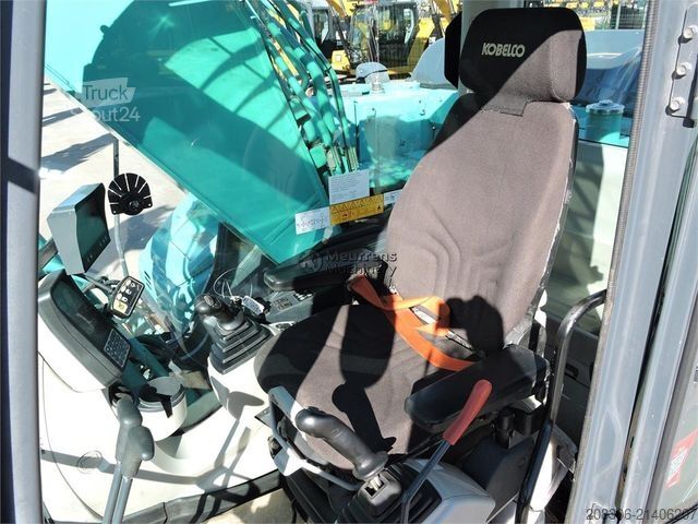 Excavatrice à chaînes KOBELCO SK210