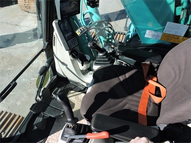 Excavatrice à chaînes KOBELCO SK210