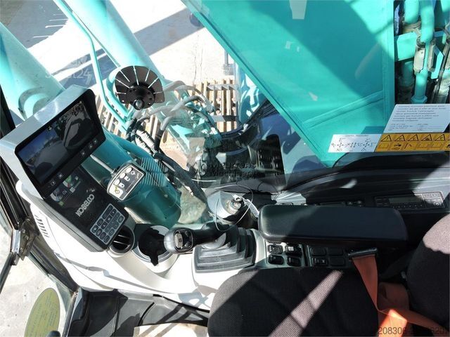 Excavatrice à chaînes KOBELCO SK210