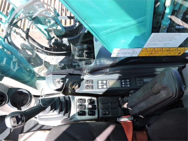 Excavatrice à chaînes KOBELCO SK210