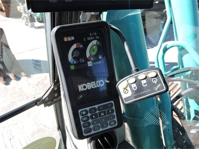 Excavatrice à chaînes KOBELCO SK210