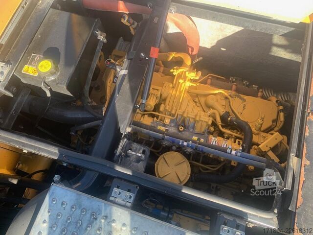 Pelle sur pneus Caterpillar M320F