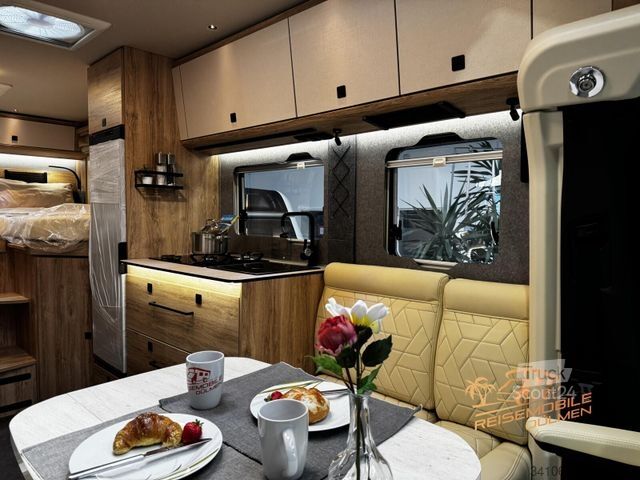 Puoliksi integroitu matkailuauto EURAMOBIL Xtura XT 686 EF Fahrassistenzpaket Solar Markise