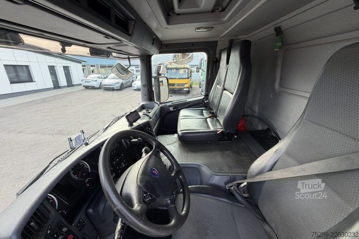Tovorno vozilo s ravno platformo in ponjavo Scania P320 4x2 Brücke-Verdeck/HB / Swiss-Vehicle