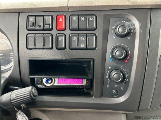 Camion cu platformă și prelată DAF LF 260 16 TONNER PLANE MIT LBW, MANUELL, E6,