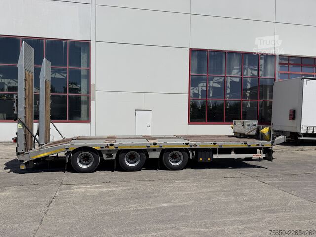 Lavtloader trailer Möslein TTA33 Schwebheim  31 t Tridemtieflader, neuwertig