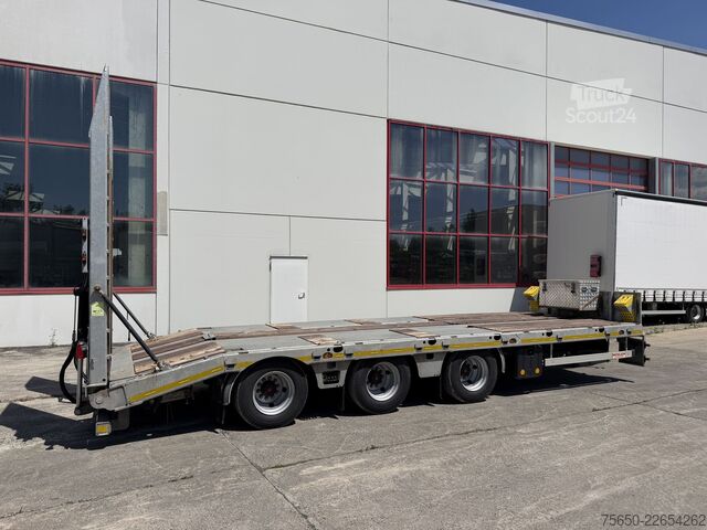 Lavtloader trailer Möslein TTA33 Schwebheim  31 t Tridemtieflader, neuwertig
