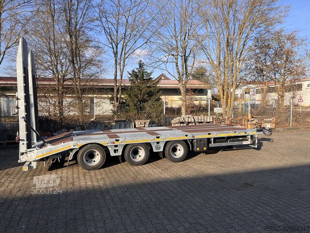 Lavtloader trailer Möslein TT 34 Zugrohr Gerade  34 t GG Tridem- Tieflader 3 Achs, gelenktNeufahrzeug