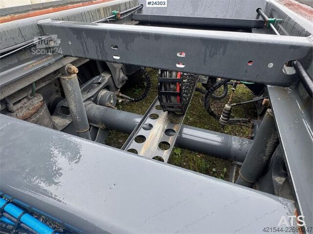 Portalo rankų sistema Istrail Hooklift Trailer with Tipping Function