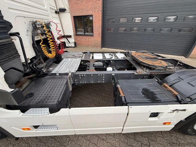 Standard-SZM Volvo FM 330 4X2 NL Truck