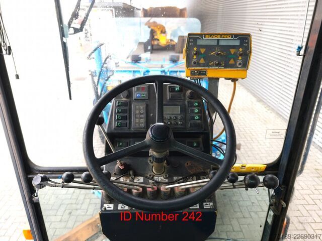 Równiarka drogowa HBM-Nobas BG 110 TA-2