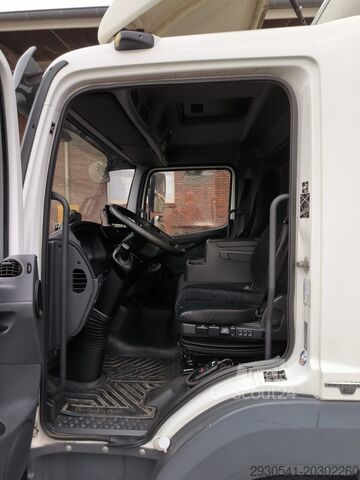 Nákladní automobil se skříňovou nástavbou Mercedes-Benz Atego 818