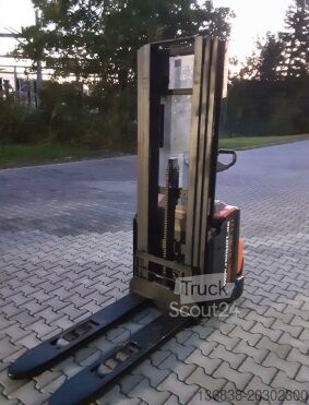 Укладальник для піддонів Toyota BT SWE 120L