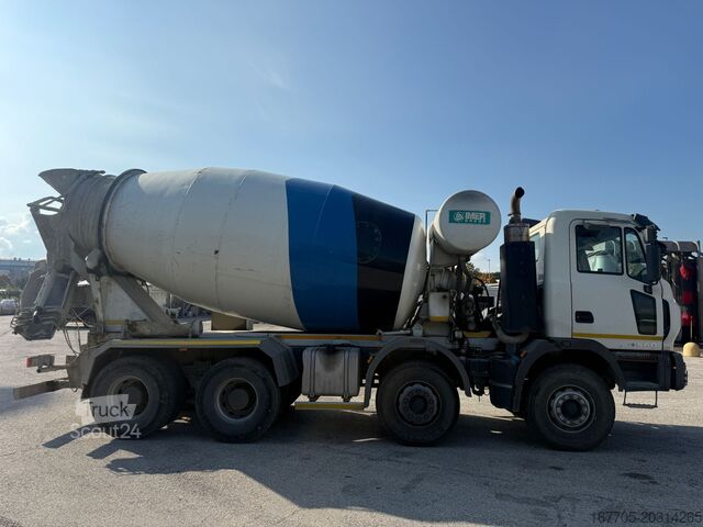 Camion malaxeur à béton Astra HD 8 84.52-80