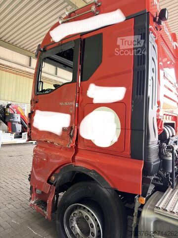 Standard trekkvogn MAN TGX 33.540 6x2 beschädigt /damaged