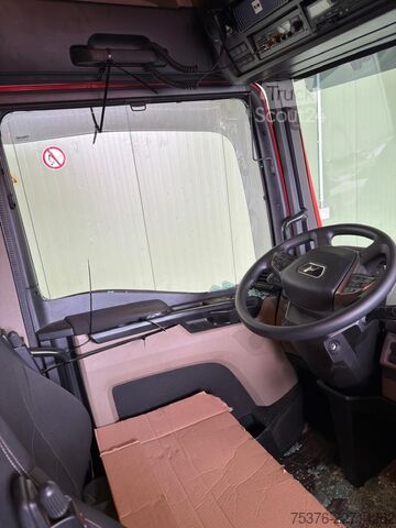 Standard trekkvogn MAN TGX 33.540 6x2 beschädigt /damaged