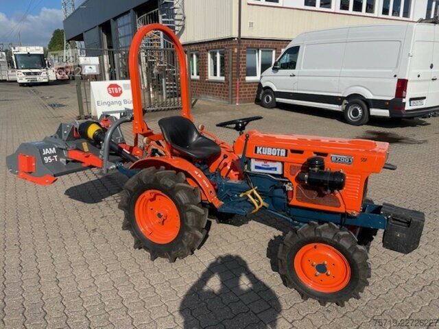 Furgoneta Kubota D750 - B7001 4x4 mit Mulcher