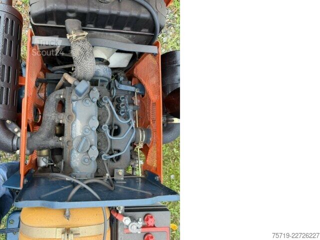 Furgoneta Kubota D750 - B7001 4x4 mit Mulcher