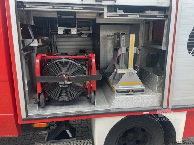 Furgoneta Mercedes-Benz 814 4x2 Feuerwehr Ziegler LF 8/6