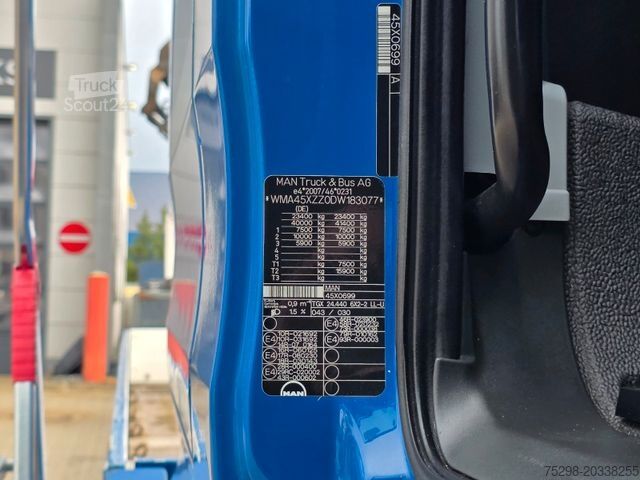 Кран-манипулятор на шасси грузовика MAN TGX 24.440 6X2-2 LL-U / Intarder / HMF / Fernb.