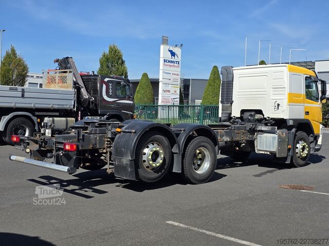 Podvozok nákladného vozidla VOLVO FM420 6x2 Lenk/Lift Axe ADR