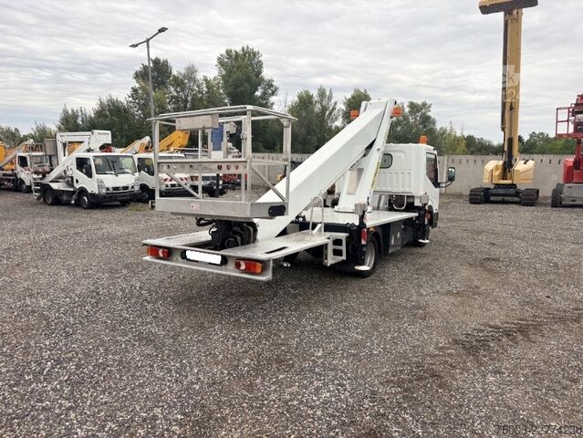 Dubă cu caroserie tip cutie Nissan Cabstar Palfinger P260B - 25,6 m - 230 k