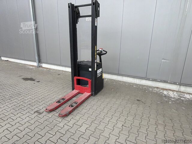 Elektrikli çekme kollu istifleyici HYSTER S1.2