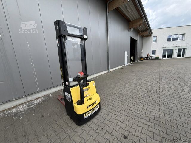 Elektrikli çekme kollu istifleyici HYSTER S1.2