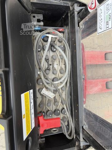 Elektrikli çekme kollu istifleyici HYSTER S1.2