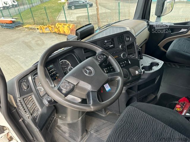 Automobilis ar plakanu platformu MERCEDES-BENZ Actros 2543 / Kran Palfinger PK 33002 + Jib