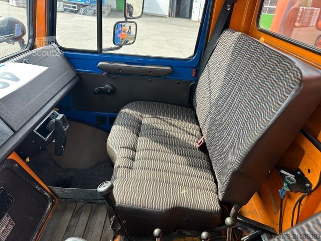 Automobilis ar plakanu platformu UNIMOG U 427 4x4 / Kran Atlas 130 / Winde