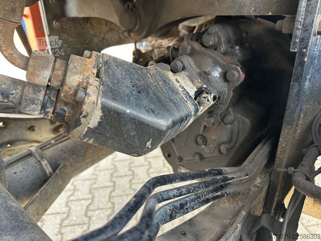 Automobilis ar plakanu platformu UNIMOG U 427 4x4 / Kran Atlas 130 / Winde