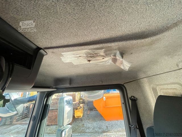 Refrigerated truck MAN TGL 12.200 4x2BL Kühlkoffer Carrier 3Kammer LBW