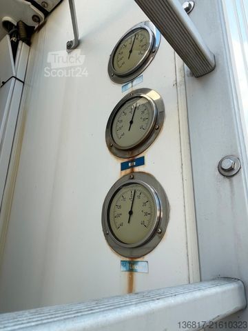 Refrigerated truck MAN TGL 12.200 4x2BL Kühlkoffer Carrier 3Kammer LBW