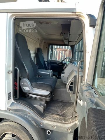 Refrigerated truck MAN TGL 12.200 4x2BL Kühlkoffer Carrier 3Kammer LBW