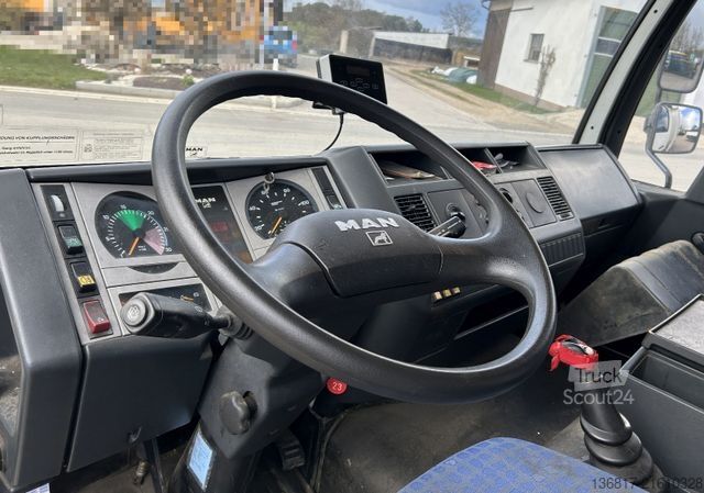 Beverage van MAN LE 8.180 BL Getränke Rollo li+re