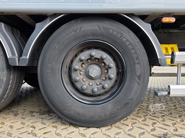 Puspiekabe ar staigājošo grīdu STAS S300ZX