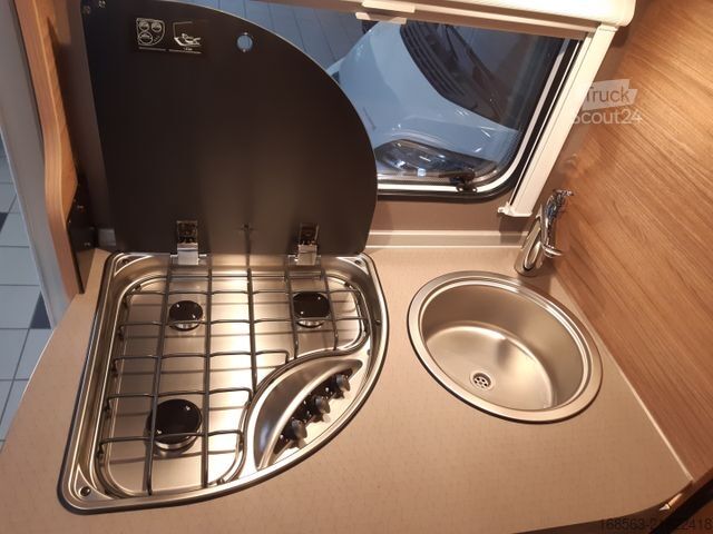 Semi-integrated camper WEINSBERG CaraCompact 600 MF "PEPPER" - LP 73.742 ¤ !