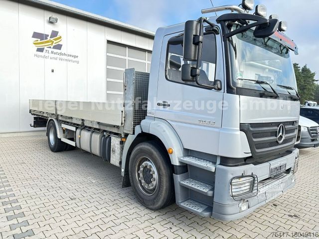 Vrachtauto met open laadbak MERCEDES-BENZ AXOR 1833L
