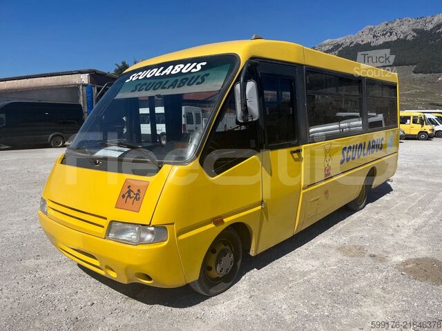 Koulubussi Iveco Cacciamali