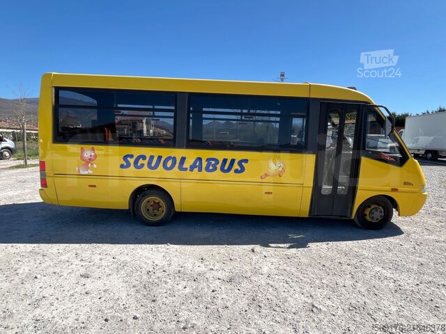 Koulubussi Iveco Cacciamali