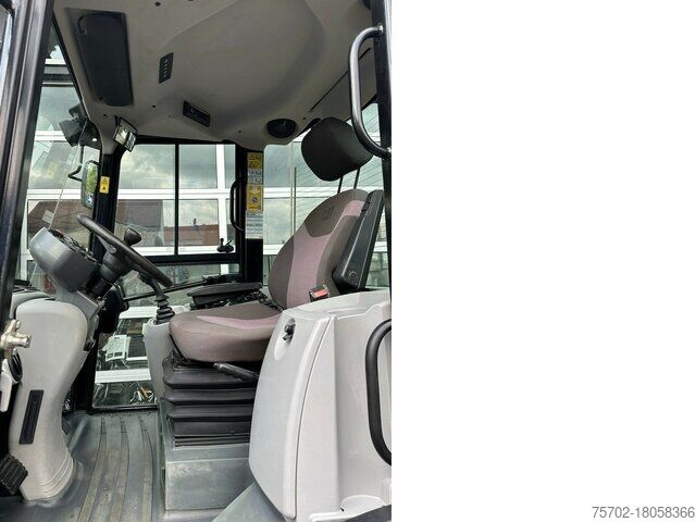 Kolesový nakladač Cat 908M Radlader