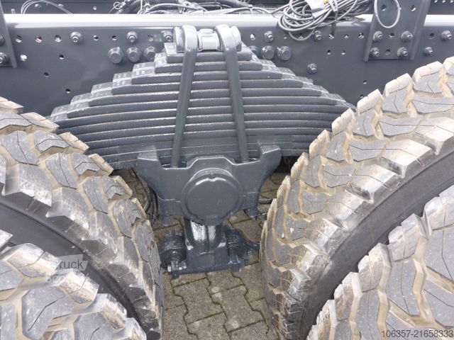 LKW-Fahrgestell IVECO T-Way AD410T54 8X4 Radstand.4250mm 2-Stück