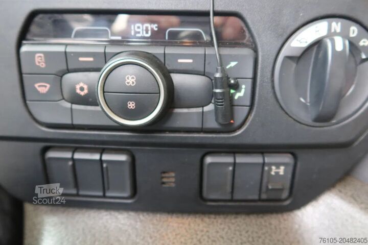 Koffer DAF CF 290 FA Bak+ klep Dhollandia 2000 kg