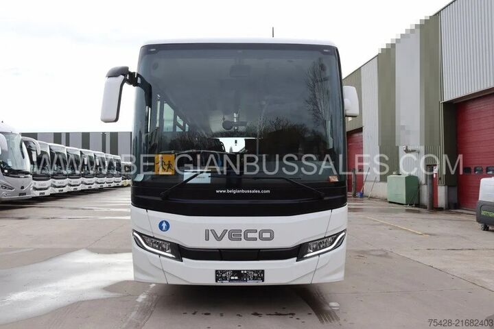 Autobús interurbano Iveco Crossway 12m Pop light / Double middle door / p...