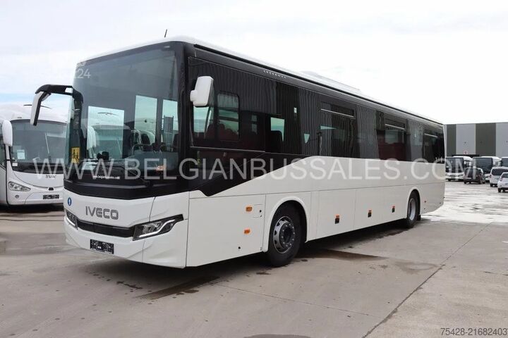 Autobús interurbano Iveco Crossway 12m Pop light / Double middle door / p...